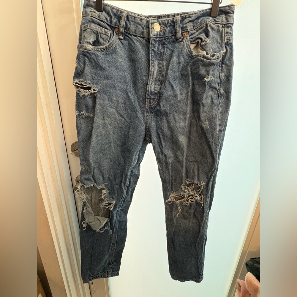 Women’s like new Zara super distressed medium wash skinny jeans!